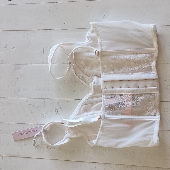 NWT White lace and mesh corset bustier - Picture 2 of 3